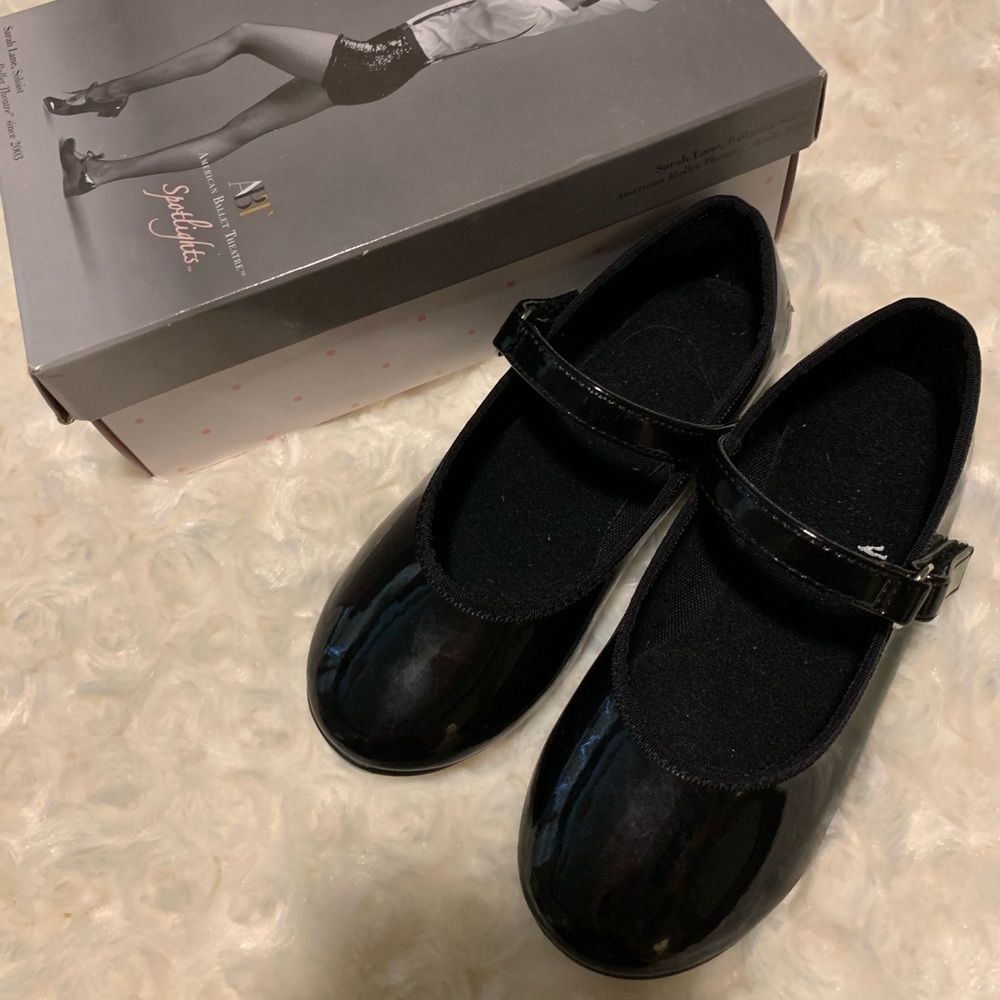 Little girls black tap shoes